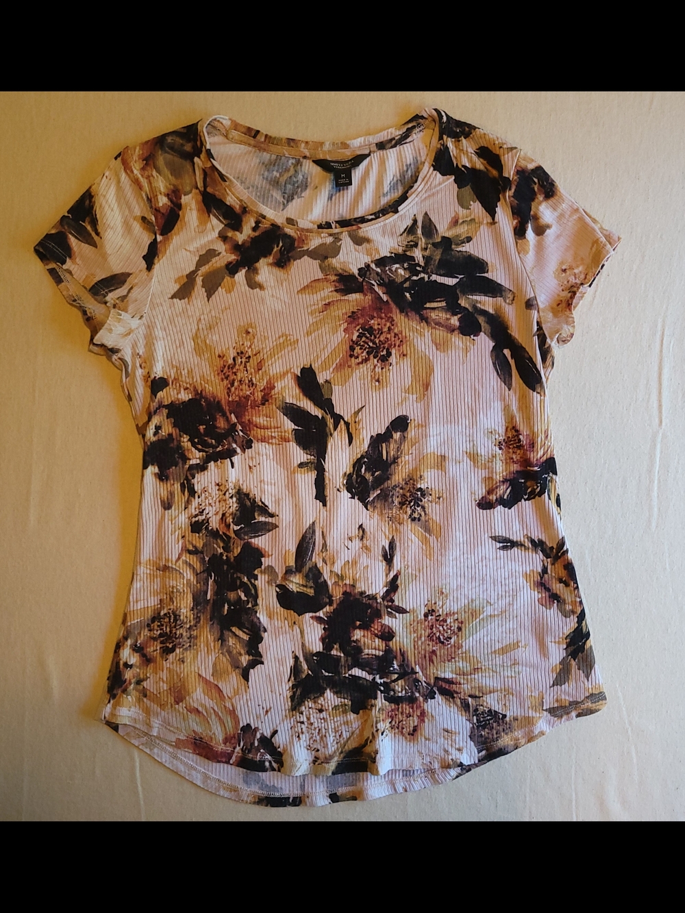 Floral Ribbed Short Sleeve Tee in Light